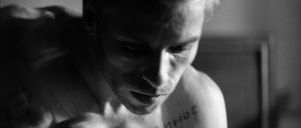 Memento (2000) BluRay Hindi + English 1080p 10bit x265 HEVC DD 5.1 ESub.mkv.0002